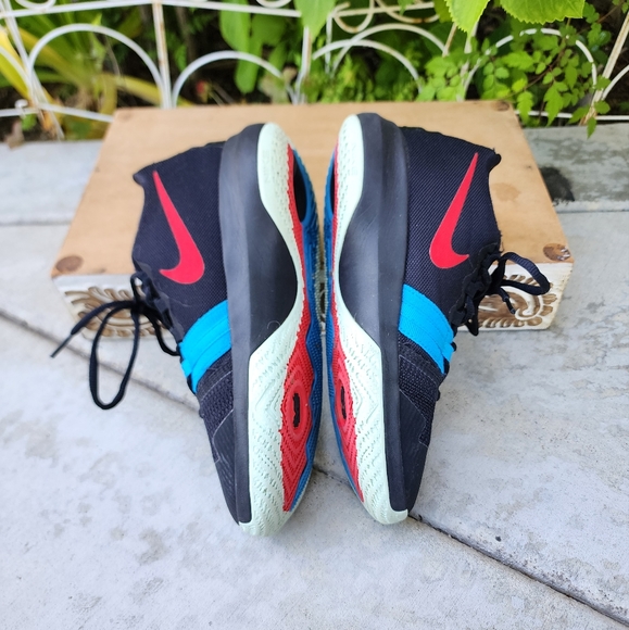 Nike Kids Sneakers Black and Red - Picture 3 of 11